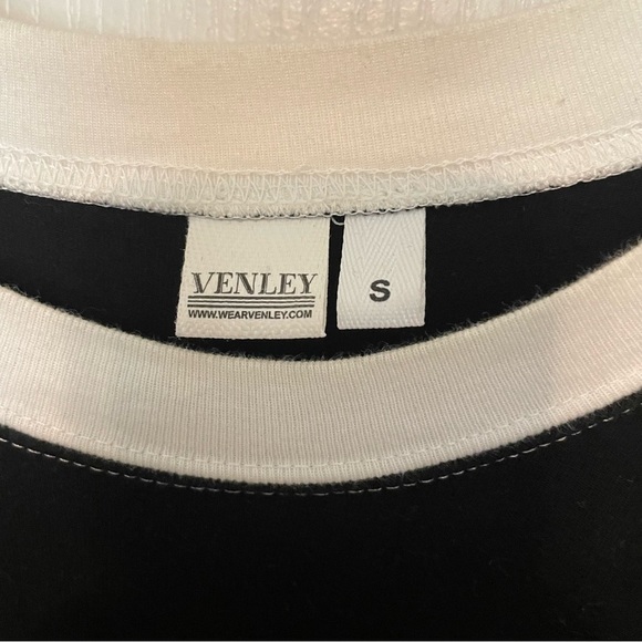 Fresno State Bulldog Graphic Black and White Long Sleeve Tee - Picture 2 of 5